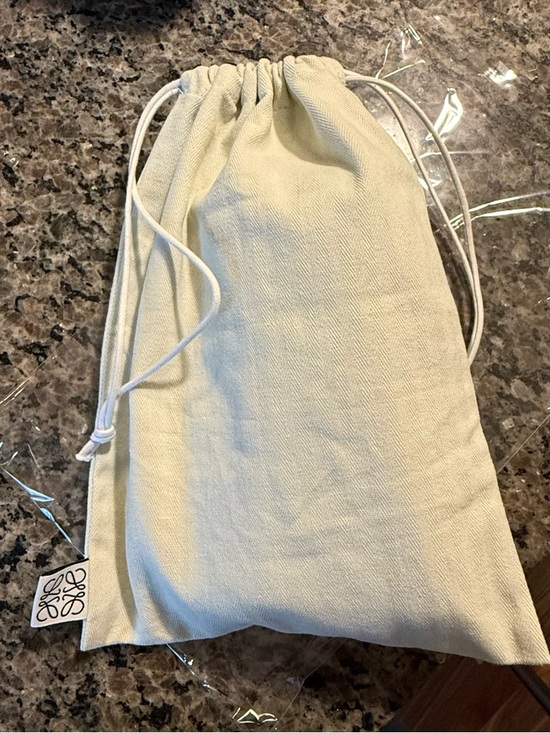 Loewe Elephant Pocket
Anagram Shoulder Bag Leather - Picture 10 of 10